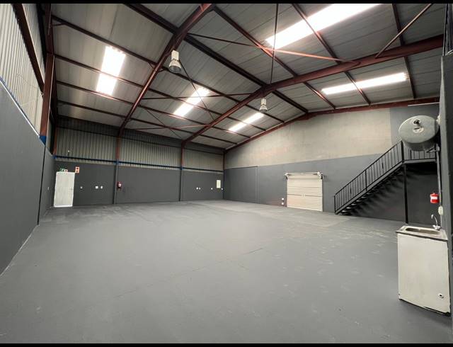 290M² WAREHOUSE TO LET IN MULDERSDRIFT
